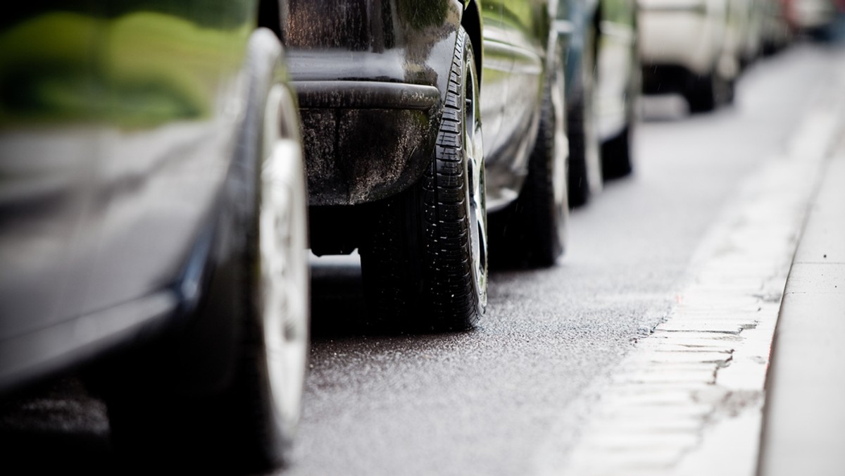 Co najmniej 17 osób zginęło a 37 zostało rannych w rezultacie karambolu 56 samochodów na oblodzonej autostradzie, w trudnych warunkach atmosferycznych, w chińskiej prowncji Shanxi - poinformowała agencja Xinhua.