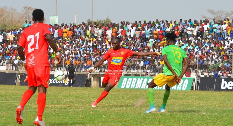 Fans blast Kotoko, Aduana Stars for playing first-half with 10 men