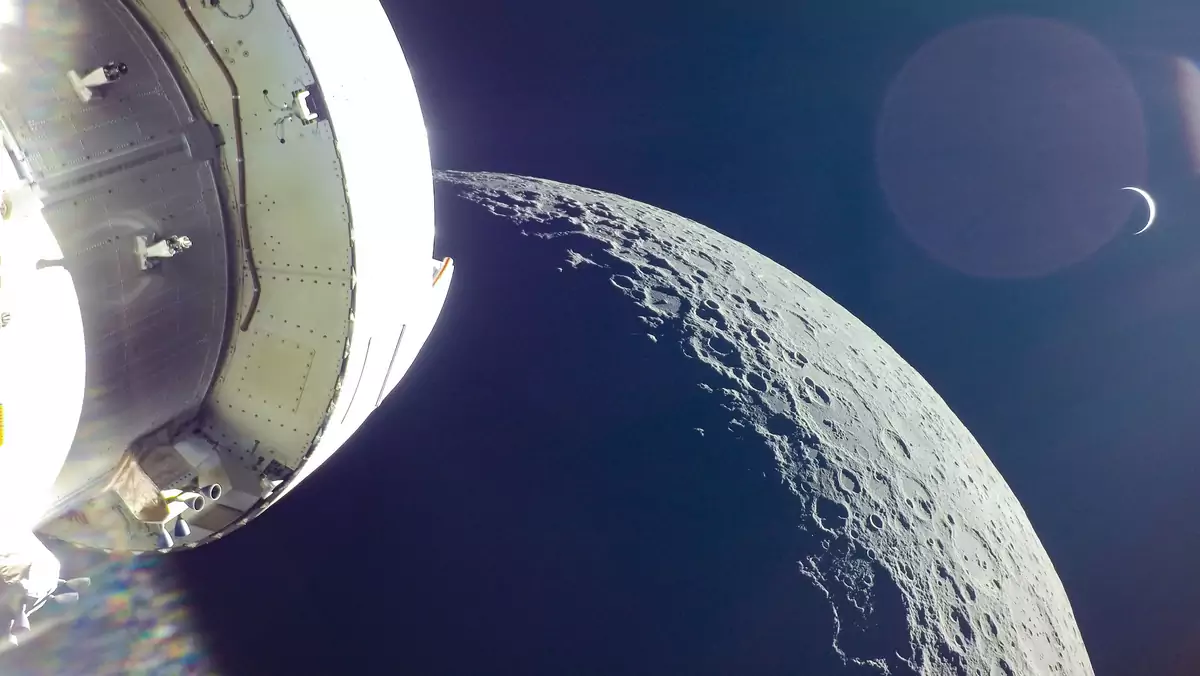 Zdjęcie Księżyca przesłane przez statek NASA Orion