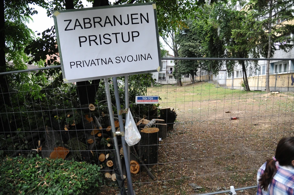 Obaveštenje koje je osvanulo na gradilištu