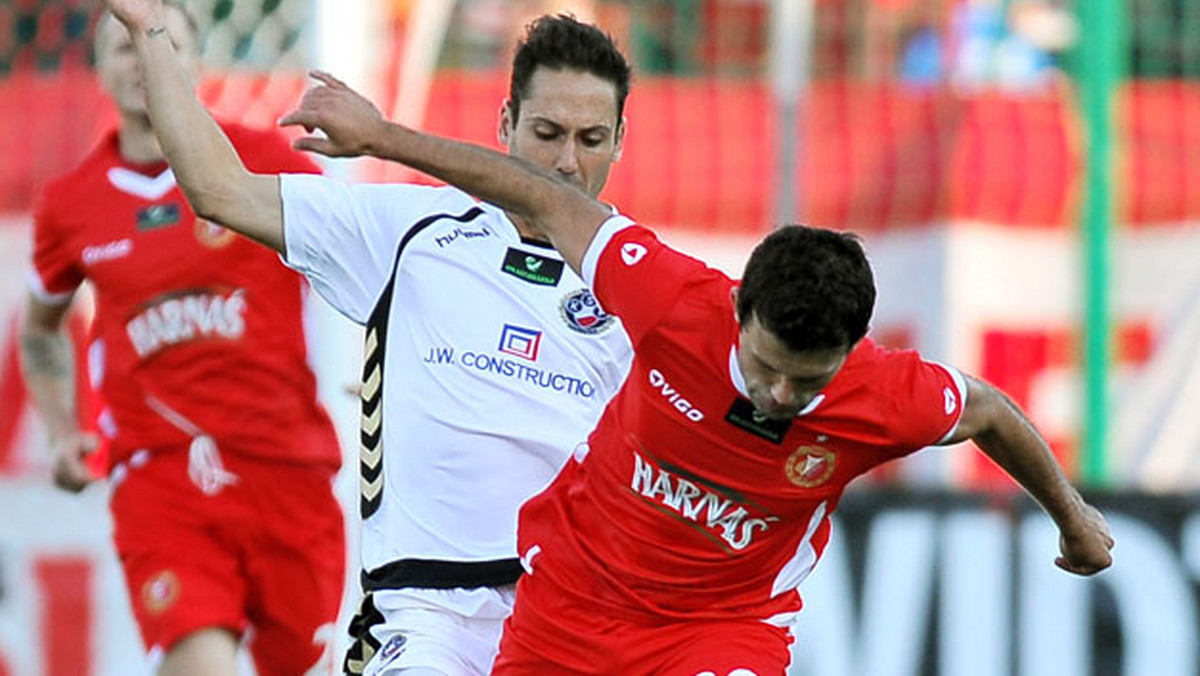 W sobotnim meczu 4. kolejki T-Mobile Ekstraklasy Widzew Łódź pokonał na własnym boisku Polonię Warszawa 1:0 (0:0). O losach meczu rozstrzygnął Princewill Okachi, który strzelił gola tuż po wejściu na boisko.