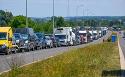 Ukraińcy przywieźli do kraju ok. 240 tys. aut. Wykorzystali okresowe zwolnienie z cła i VAT