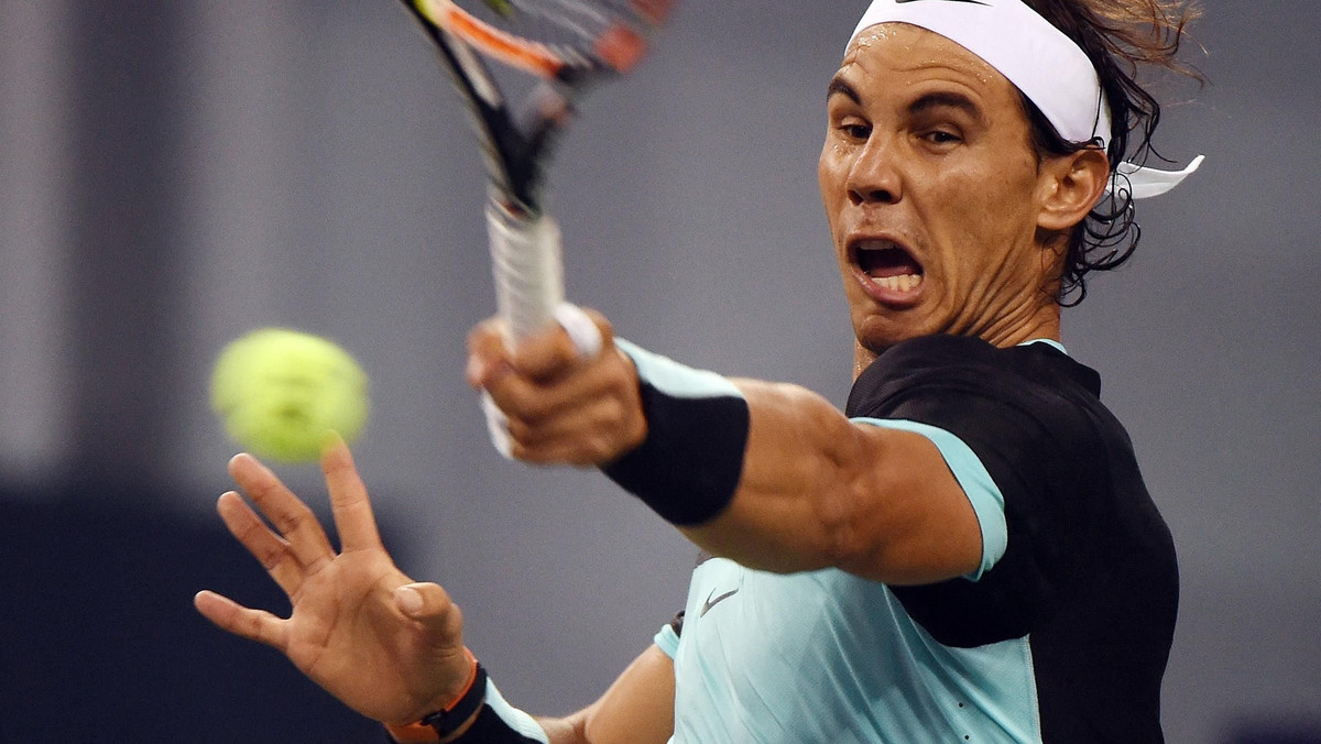 Raz na wozie, raz pod wozem - tak w skrócie można scharakteryzować pojedynek Rafaela Nadala z Jo-Wilfriedem Tsongą w półfinale ATP World Tour Masters 1000 w Szanghaju. Po dziwacznym meczu Hiszpan przegrał z Francuzem 4:6, 6:0, 5:7.