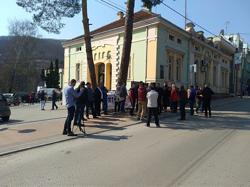 Opozicija ispred opštine Brus