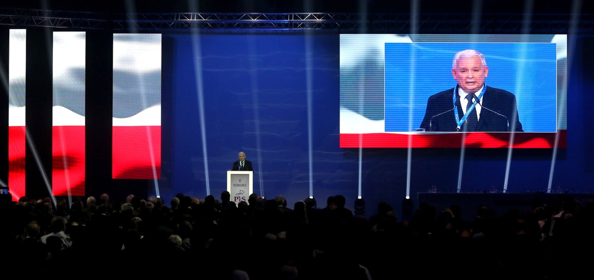 Prezes Prawa i Sprawiedliwości Jarosław Kaczyński podczas wystąpienia inaugurującego obrady kongresu PiS w Warszawie