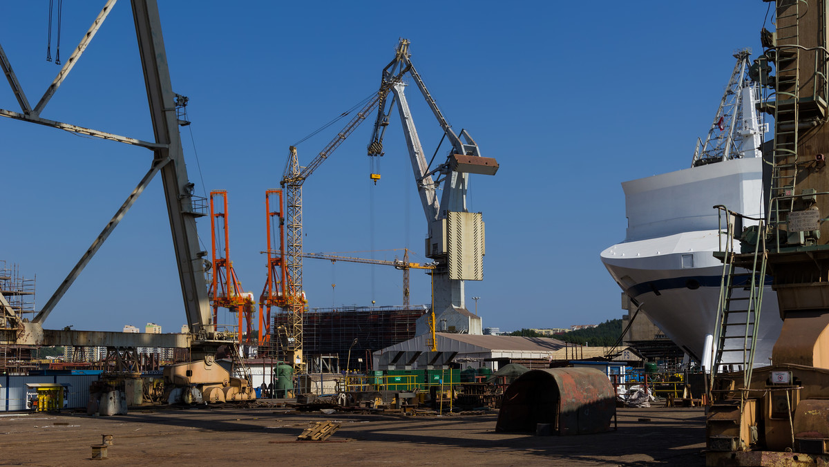 Port morski w Gdyni może się powiększyć o ok. 20 ha należących do stoczni Marynarki Wojennej – poinformował prezes portu Adam Meller. Pytany, co mogłoby powstać na terenie po stoczni, odpowiedział, że być może terminal kontenerowy.