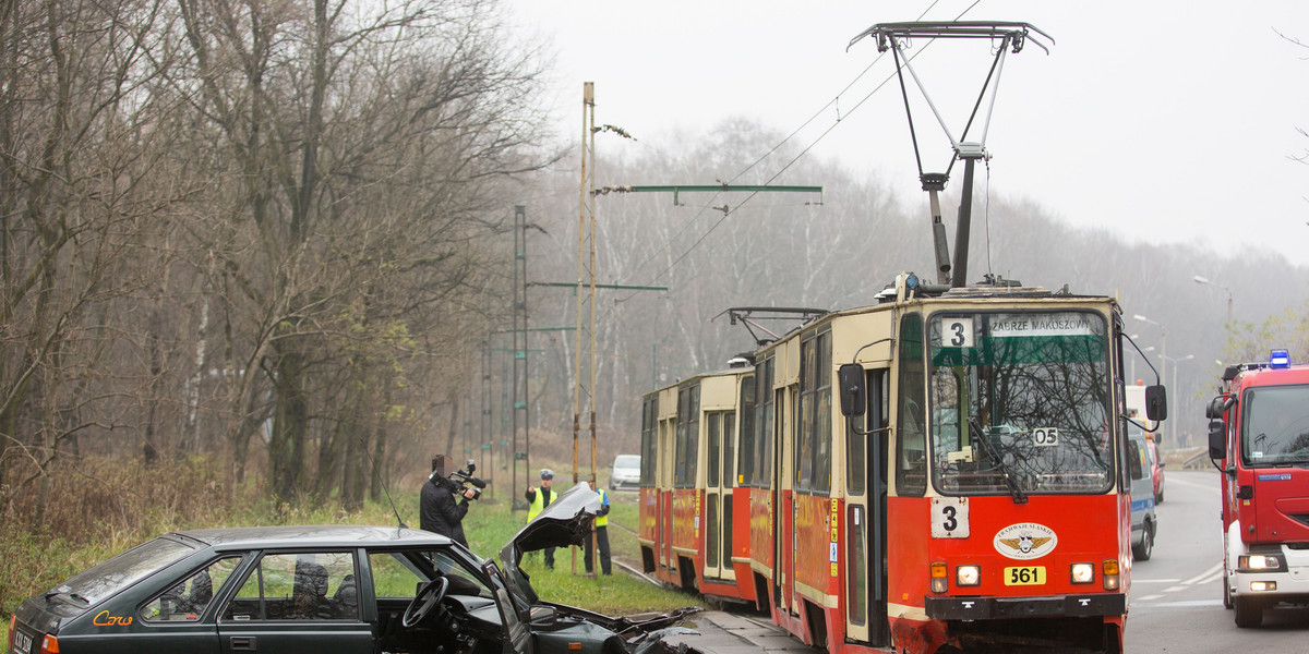 Zabrze. Zderzenie poloneza z tramwajem na ul. Makoszowskiej 