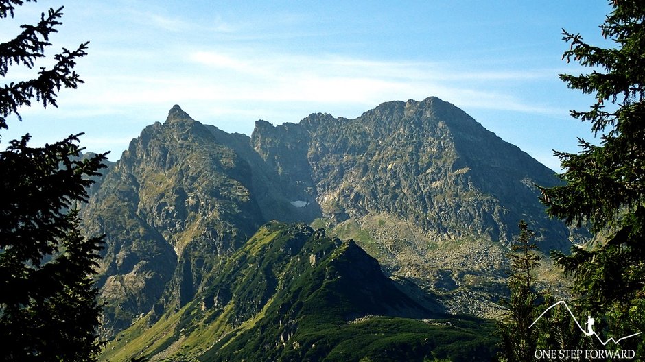 Zbliżenie na Kościelec (2155 m n.p.m.) oraz Świnicę (2301 m n.p.m.)