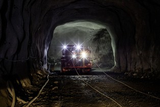 Surowcowe przekleństwo. Dlaczego bogactwa naturalne prowadzą do gospodarczej katastrofy?