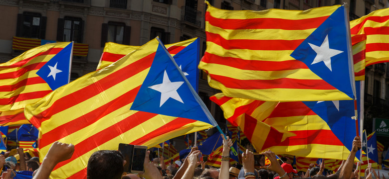 Premier Katalonii nie wyjaśnił, czy ogłosił niepodległość. Napisał list do Rajoya