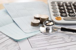 Pracujesz na umowę zlecenie? Przysługuje ci płatne L4. Poradnik dla zleceniobiorcy