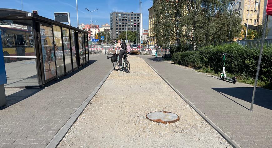 Przy ul. Legnickiej powstaje ważny odcinek drogi dla rowerów