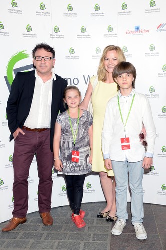 Zbigniew Zamachowski z Moniką Zamachowską i jej dziećmi