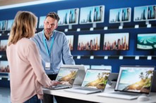 Sklepy stacjonarne w erze e-commerce. Jak omnichannel zmienia rynek elektroniki? [Wywiad]