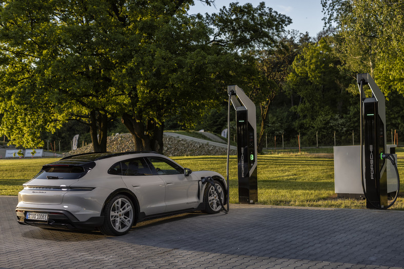 Porsche Turbo Charger – najsilniejsze w Polsce ładowarki do aut elektrycznych