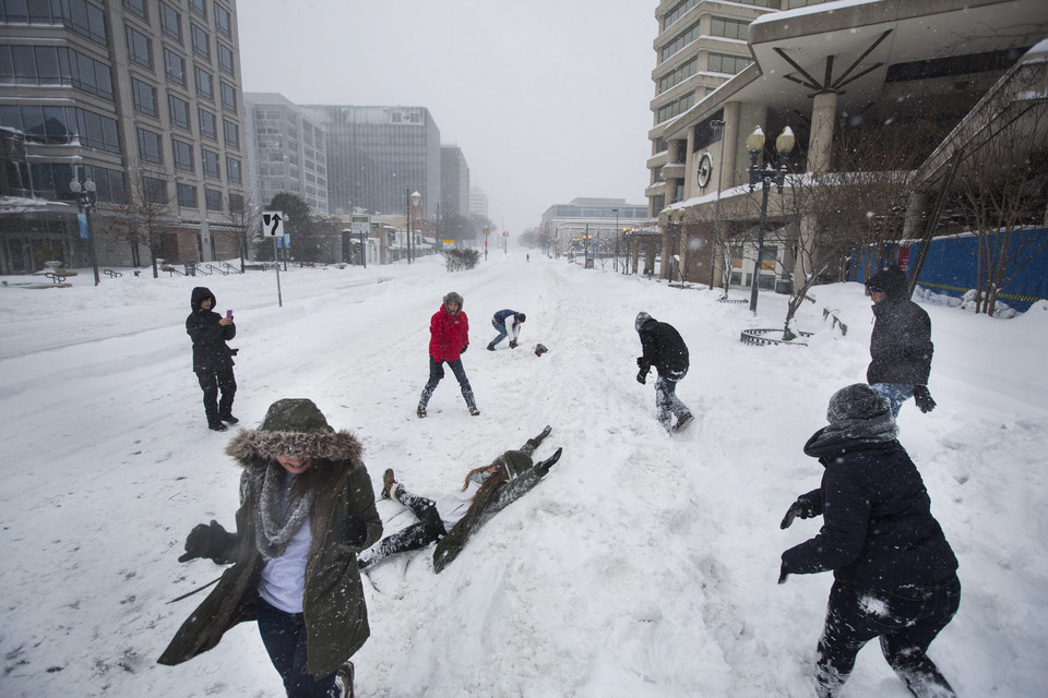 Tak zima paraliżuje USA. Miasta toną w śniegu