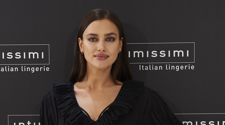 Irina Shayk szexi titkárnő szerepét vette fel/Fotó: Northfoto