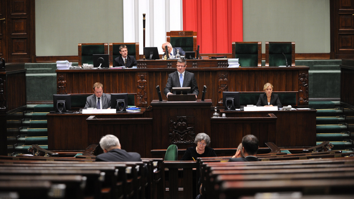 Jeszcze na tym posiedzeniu Sejmu, a najpóźniej na następnym, PiS złoży wnioski o odwołanie z funkcji: marszałka Bronisława Komorowskiego oraz wicemarszałka Stefana Niesiołowskiego. Uzasadnienia są już gotowe - dowiedziało się RMF FM.