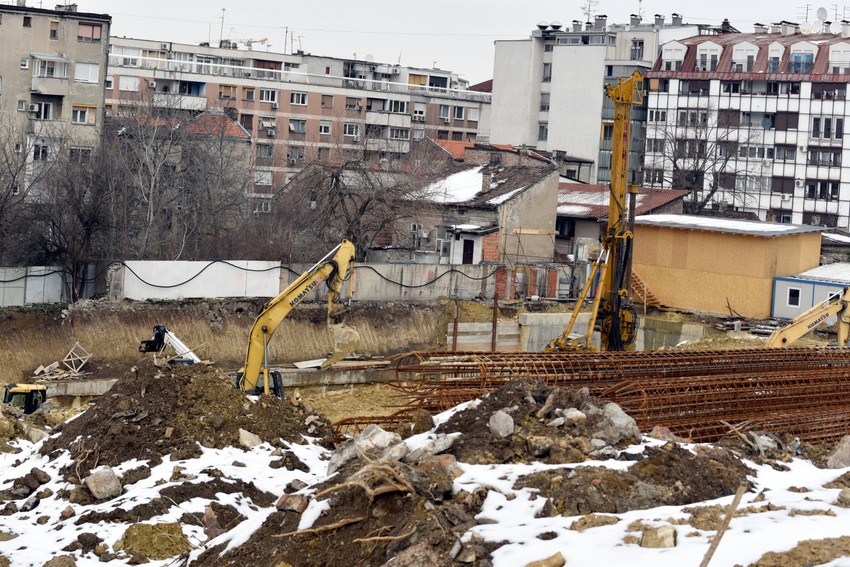 Radnici podižu novi stambeno-poslovni kompleks
