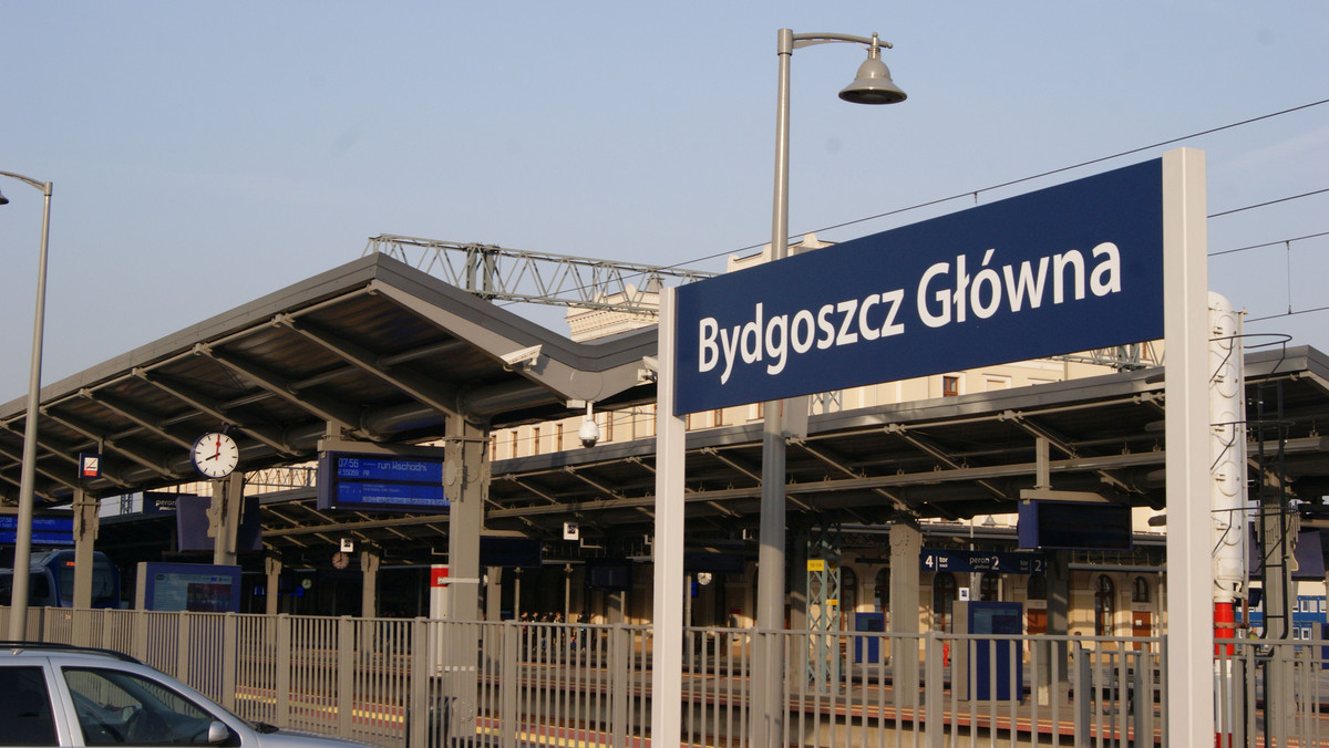 Spółka PKP Intercity ustosunkowała się do zarzutów stawianych przez bydgoskiego posła PO Pawła Olszewskiego, który wskazywał, że ubywa połączeń między Bydgoszczą a stolicą oraz że podróż na tej trasie trwa dłużej. Z jej odpowiedzi wynika, że dalekobieżnych pociągów kursujących z Bydgoszczy wcale nie jest mniej, a wydłużenie czasu podróży jest spowodowane remontem.