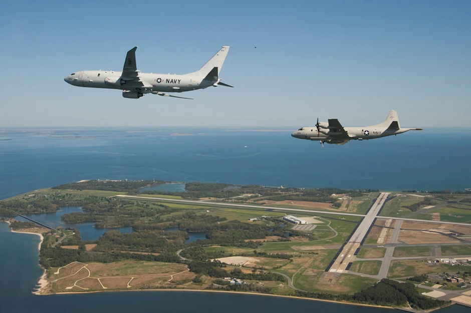 "Boing poseidon P-8" leti uz "P-3C Orion"