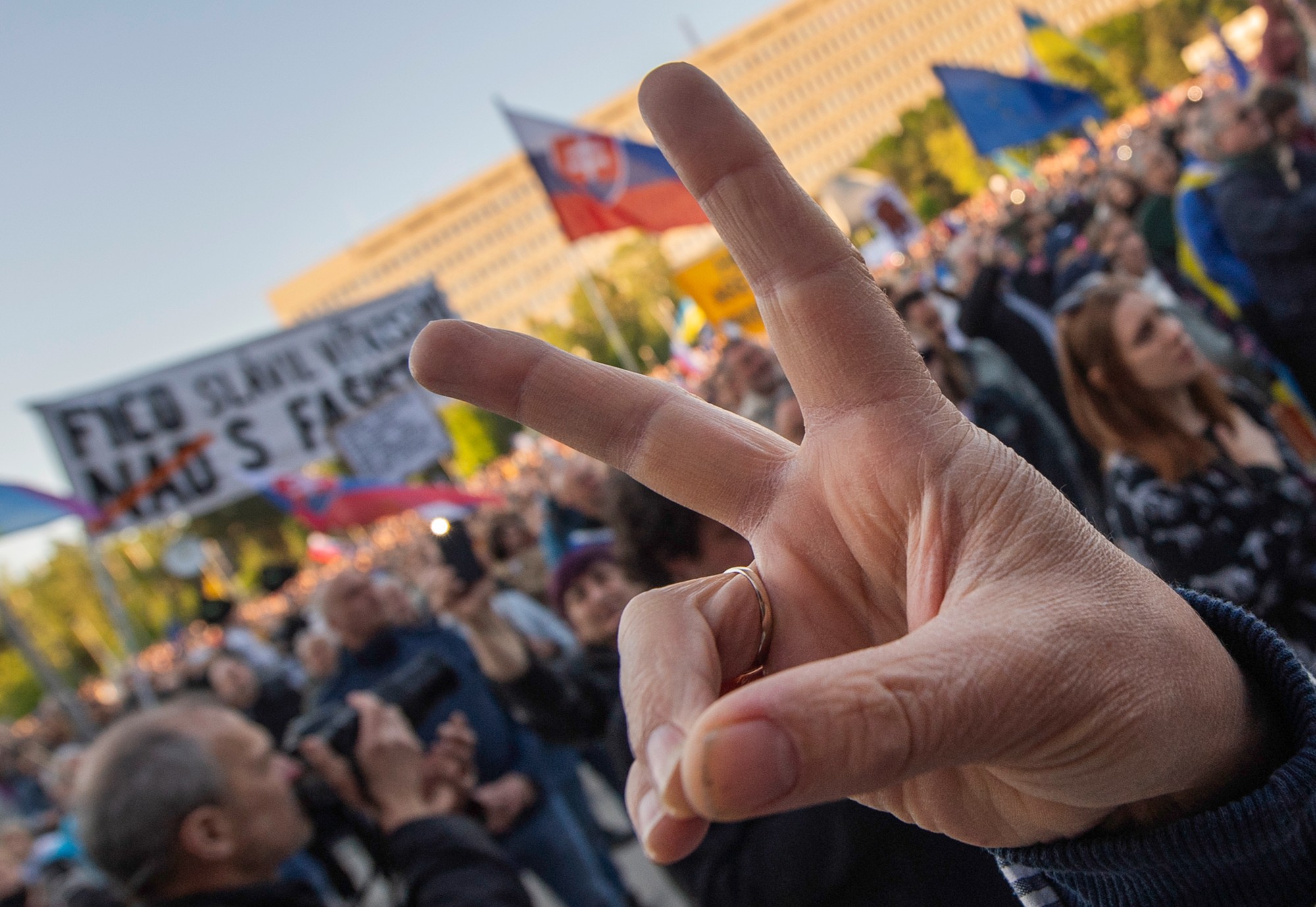 Protestné zhromaždenie Slovensko je Európa 9. mája 2025 na Námestí Slobody v Bratislave. 