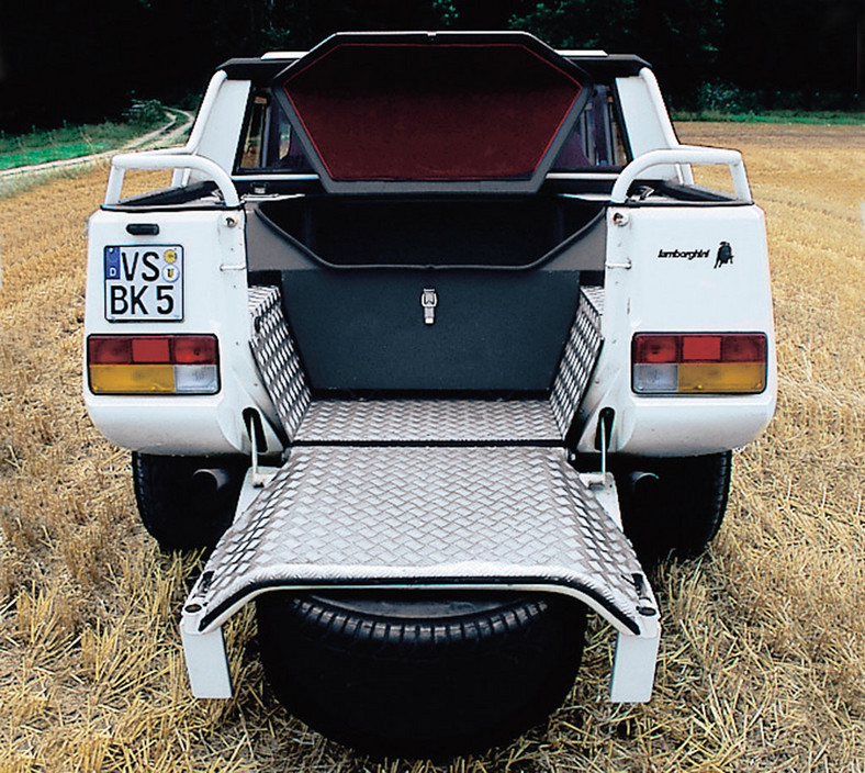 Lamborghini LM002 - Terenowe auto dla Rambo