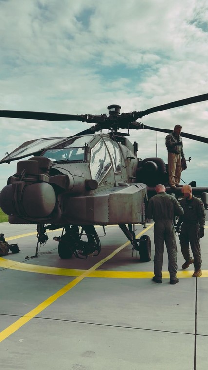 AH-64D na lotnisku w Inowrocławiu