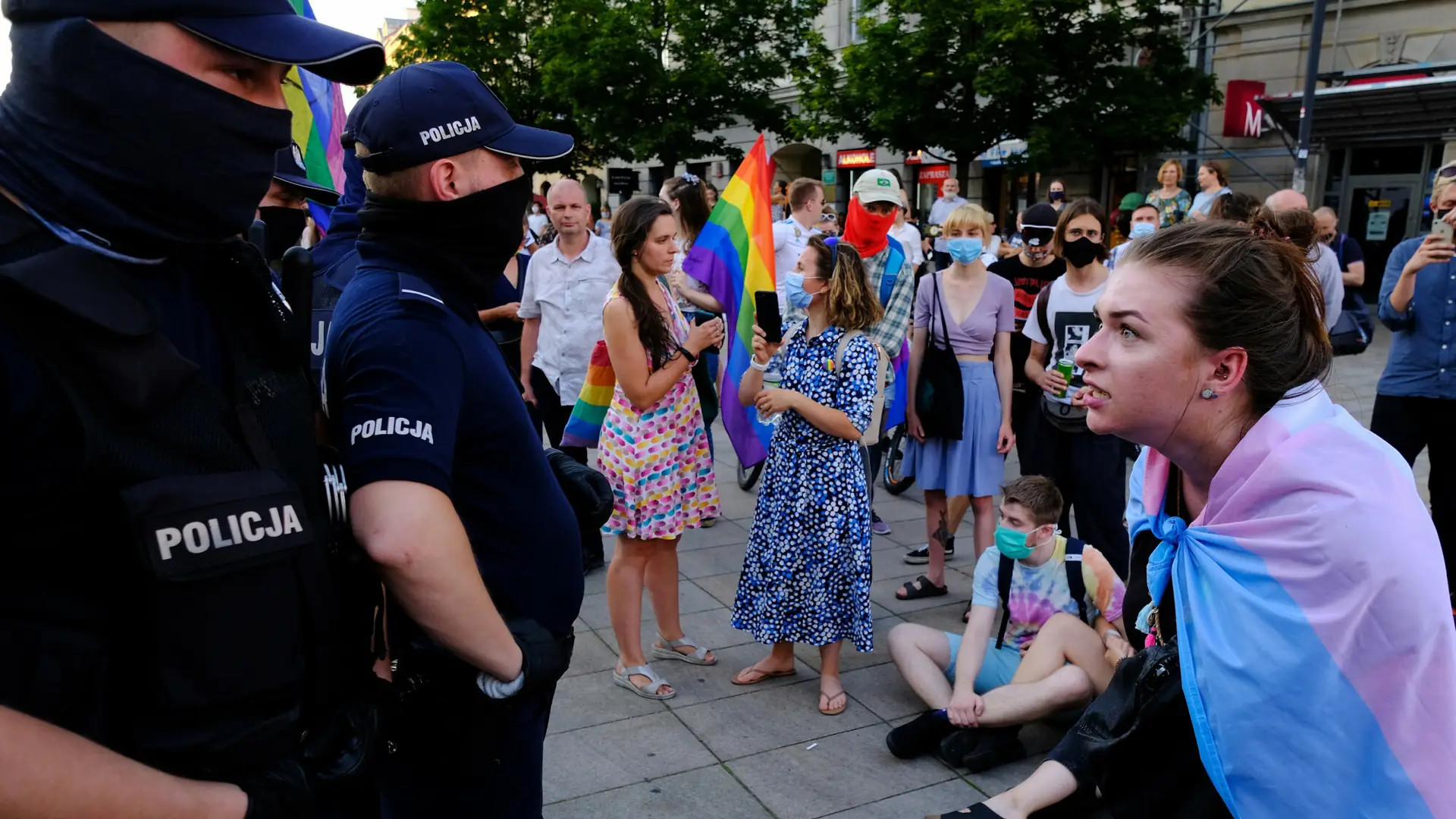 "Otrzymaliśmy polecenie zatrzymania wszystkich osób oznakowanych barwami LGBT"