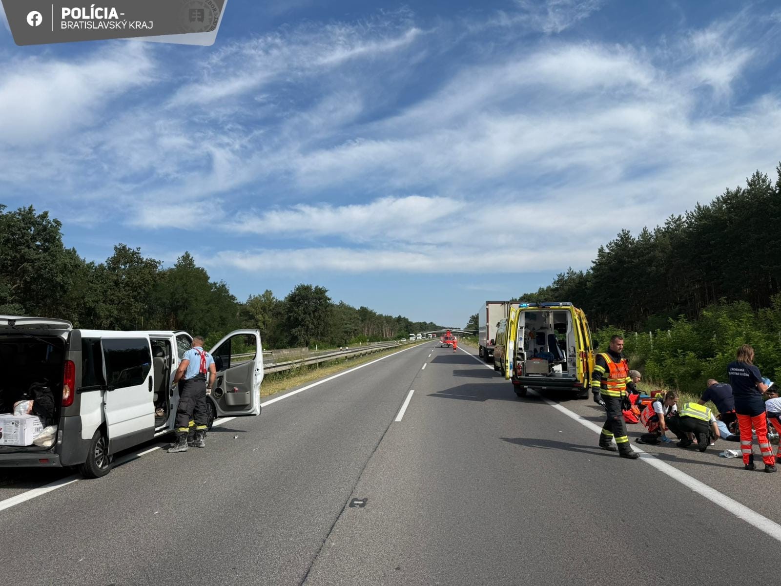 Pri nehode v Bratislavskom kraji sa zranili tri osoby.