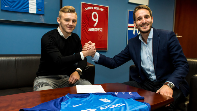Kamil Jóźwiak przedłużył kontrakt z Lechem Poznań i będzie jego zawodnikiem co najmniej do czerwca 2019 roku. Umowa zawodnika ma jednak klauzulę automatycznego przedłużenia o kolejne dwa lata.