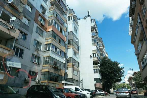 Legalizovane zgrade bez parking mesta? Advokat otkriva obaveze investitora objekata upisanih po zakonu "Svoj na svome"