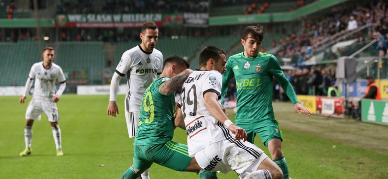 Ekstraklasa: VAR uratował Legię w doliczonym czasie gry. Cafu opluł Piecha