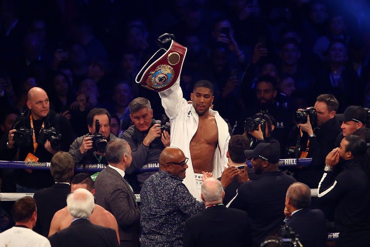 Wilder chce walczyć z Joshuą latem na Wembley. Zgodził się na niekorzystny podział finansowy