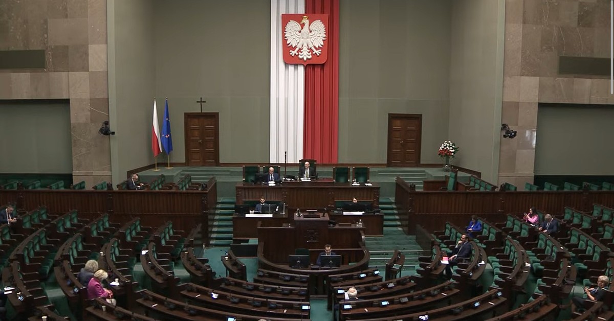 Polacy typują nową siłę polityczną. Nowy sondaż zaskakuje