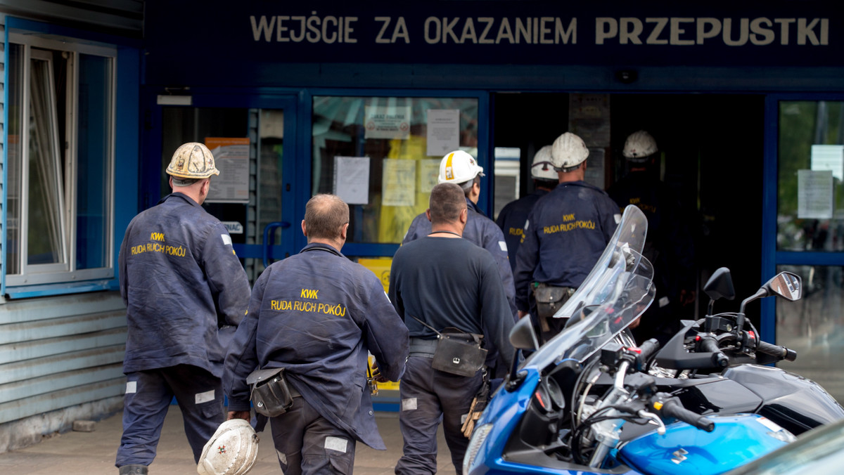 Urazy wielonarządowe były przyczyną śmierci dwóch górników, wydobytych przez ratowników po sobotnim wstrząsie w kopalni Zofiówka – wynika ze wstępnych informacji po przeprowadzonej sekcji zwłok.