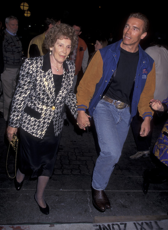 Arnold Schwarzenegger z matką (San Diego, marzec 1995 r.)