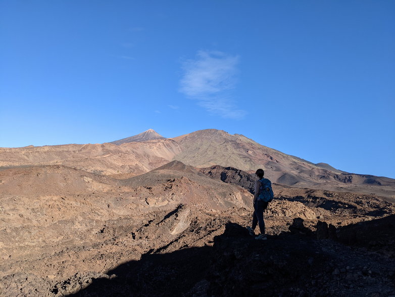 Zejście z Montaña de la Botija i widok na wulkan Teide i Pico Viejo, Teneryfa.
