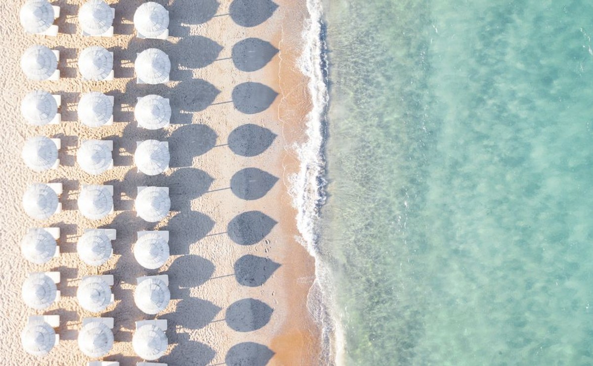 Włochy: 10 ton piasku zabranego przez turystów z plaż Sardynii oddano naturze