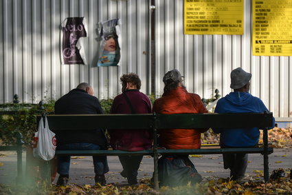 Polski rynek pracy jest odporny na pandemię, ale bieda i niskie płace to nadal duży problem Polaków