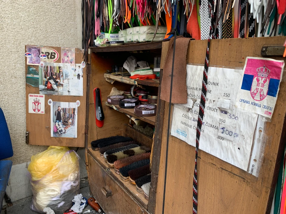 Mehmed Mustafa, čistač obuće i prodavač pertli u centru Beograda