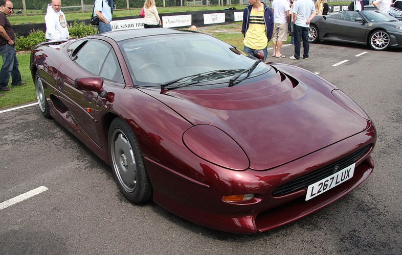Jaguar XJ220