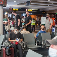 Koronavírus-fordulat: feloldják az utazási korlátozásokat az USA-ban