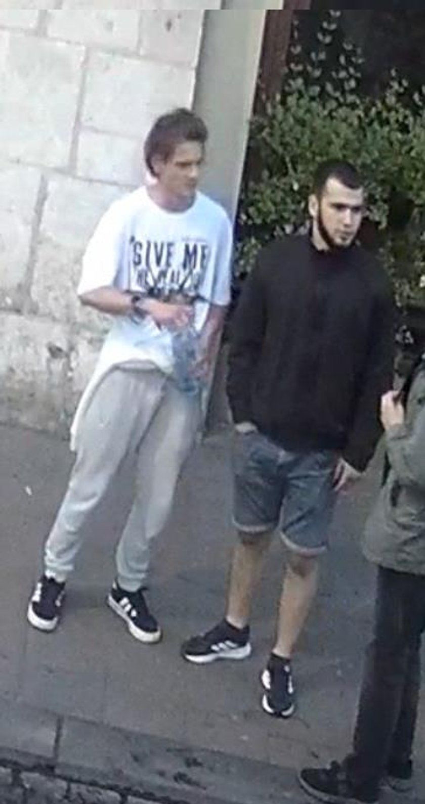 Beating in the center of Krakow. The police are asking for help in identifying the perpetrators