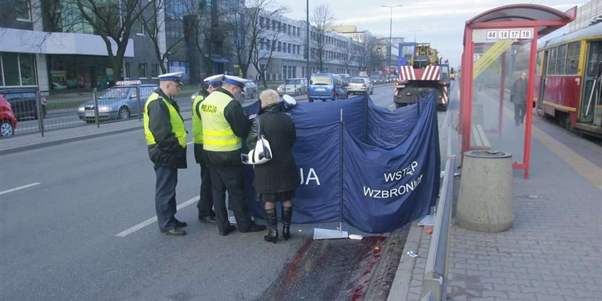 Warszawa, dźwig, piesza, potrącenie, kierowca, śmierć na pasach, ulica Marynarska, ulica Postępu