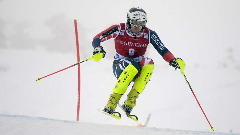 Brytyjczyk Dave Ryding prowadzi po pierwszym przejeździe slalomu alpejskiego Pucharu Świata w fińskim Levi. Jedyny Polak w stawce Michał Jasiczek uzyskał 62. czas i odpadł z rywalizacji.