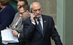 Wirtualna Polska: Macierewicz był inwigilowany w czasach rządów PO-PSL