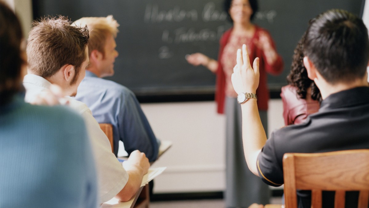 Konkurs "Bieg po indeks" skierowany jest do uczniów szkół ponadgimnazjalnych, którzy przed maturą chcą sprawdzić wiedzę z matematyki, fizyki czy informatyki. O zasadach udziału i terminach jego kolejnych etapów mówili dziś przedstawiciele Politechniki Koszalińskiej i miasta Koszalin.