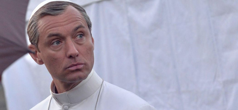 Jude Law papieżem na planie nowego serialu [FOTO]