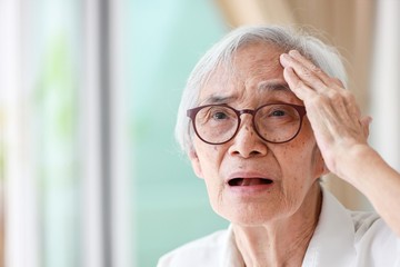 Alzheimer-kór oka, jele, övsömör, herpesz tünete